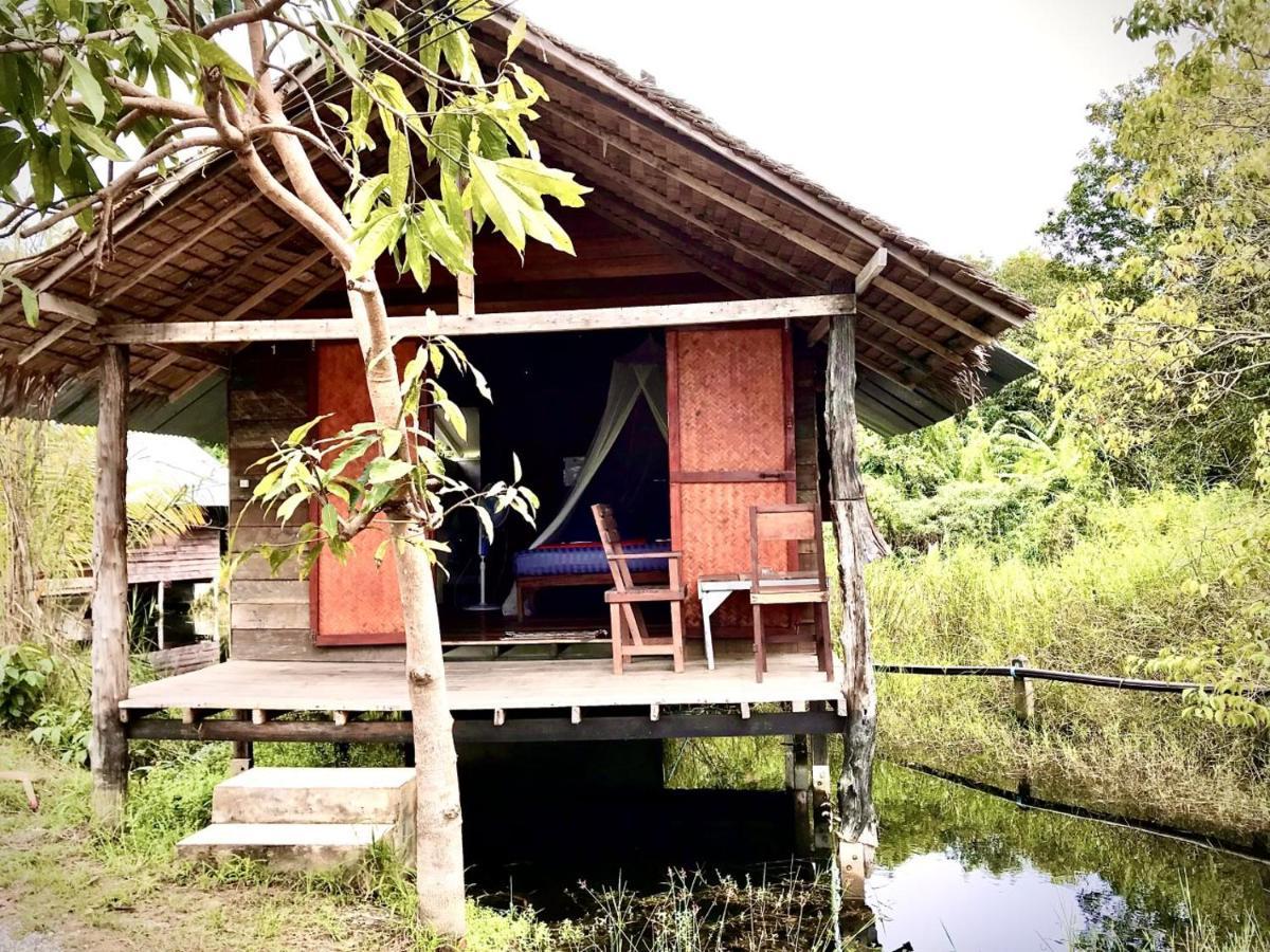 Frog Garden Hut Hotel Koh Phayam Buitenkant foto